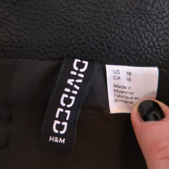 H&M Divided Faux/Vegan Leather Skirt - Picture 2 of 3